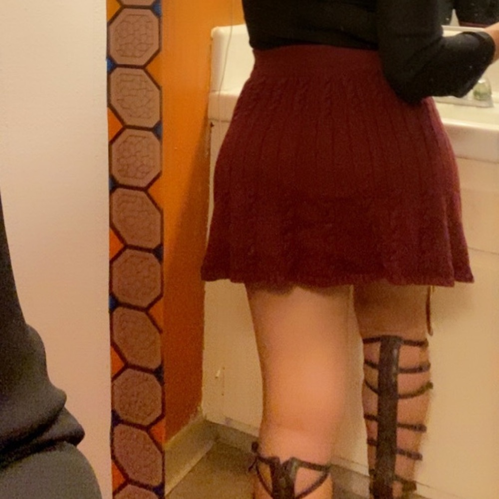 Hollister high waisted knit mini skater deep red maroon burgundy skirt size M - Picture 9 of 9